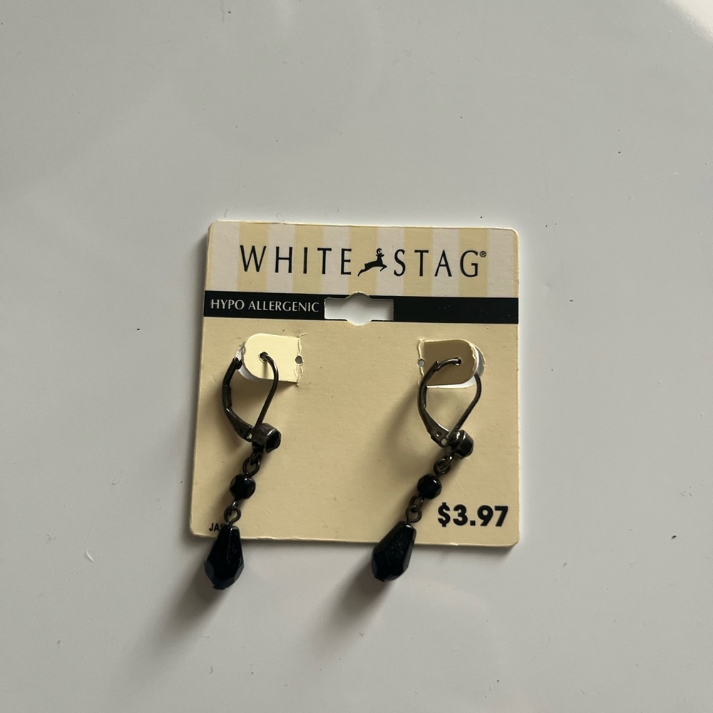 White Stag Elegant Black Drop Earrings